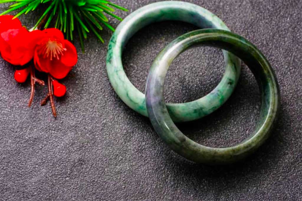 Incorporating Jade Bangles into Your Everyday Fashion