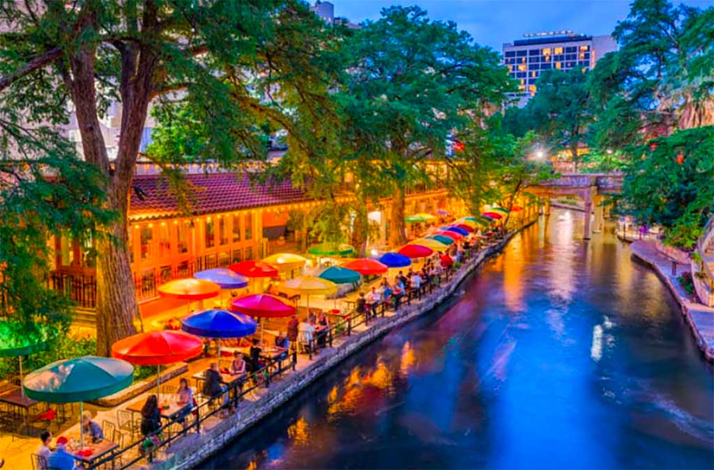 Night Time Is the Right Time for San Antonio Fun