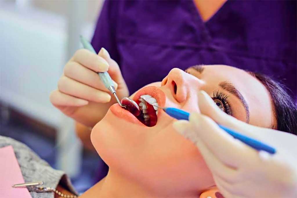 Your Guide to Handling a Denture Emergency