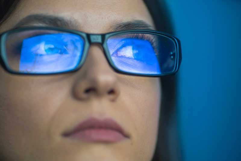 Are UV flashlights safe for the eyes?