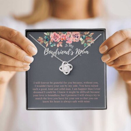 Easy Ways to Find the Perfect Necklace for Your Boyfriend's Mom