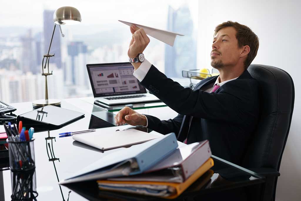 How Americans Waste Time at Work