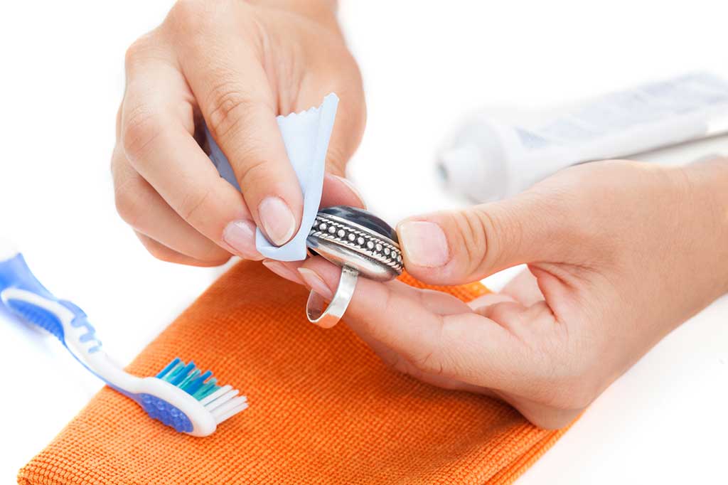 Jewelry Care and Maintenance: Tips for handling expensive jewelry