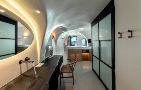 Oia, A Timeless Tribute to Santorini's Crown Jewel