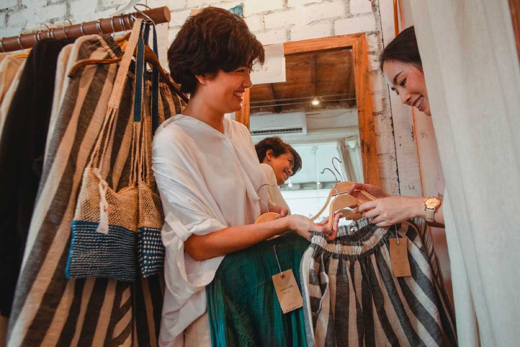 Incorporate Vintage Fashion Into Your Style for a Unique Look