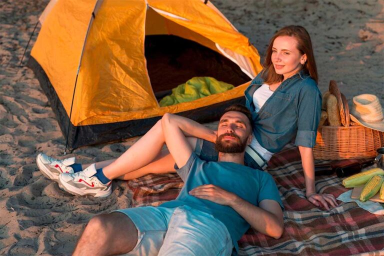 Packing for a Staycation With Your Husband? 7 Things You Should Carry