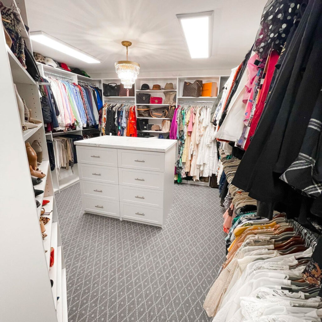 3 Tips for Organizing Your Cluttered Closet