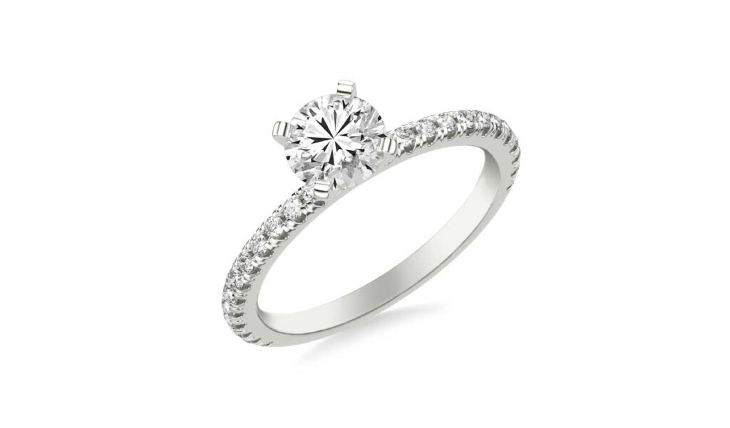 How do lab diamonds differ in terms of color and clarity?