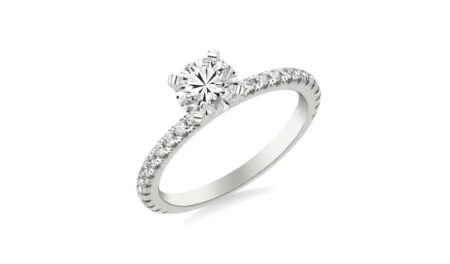 How do lab diamonds differ in terms of color and clarity?