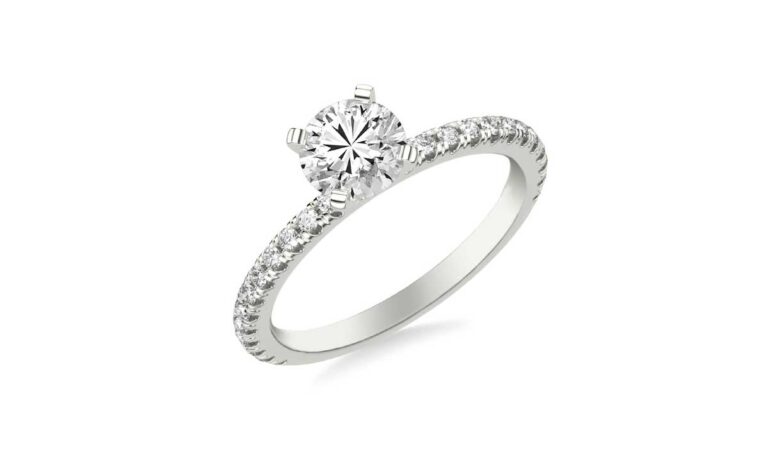 How do lab diamonds differ in terms of color and clarity?