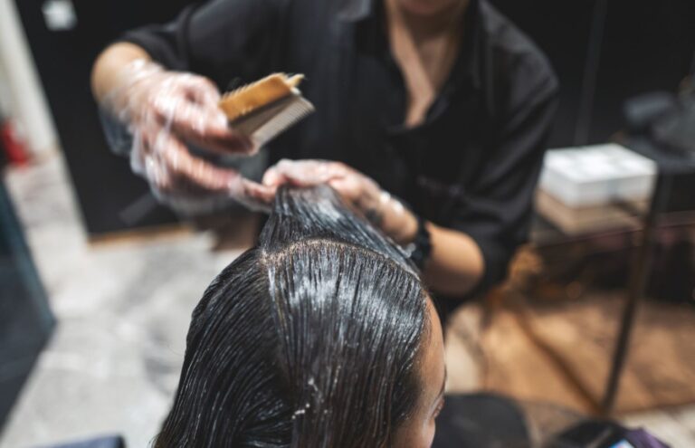 Chemical hair straightener