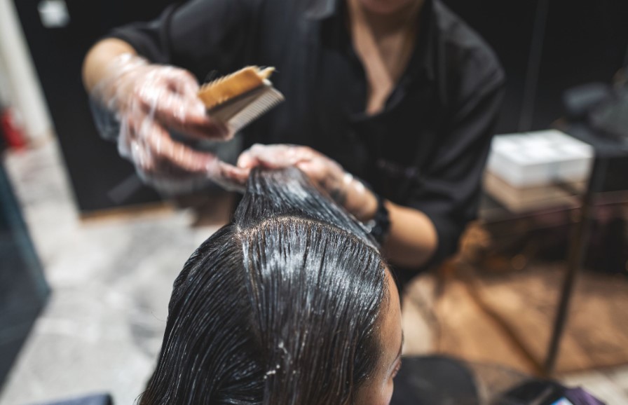 Chemical hair straightener