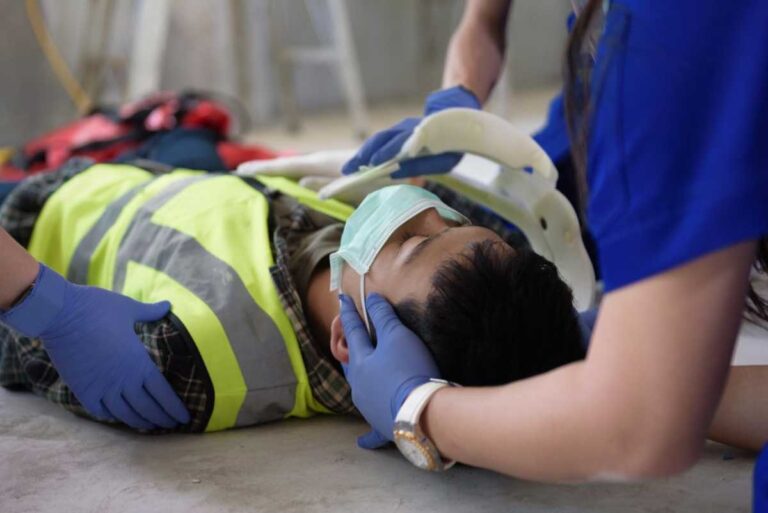Stroke Response: Mastering First Aid and Recognizing Signs