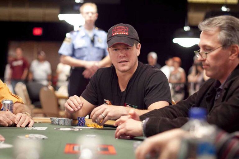 What clothes are worn by celebrities who visit casinos